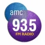Logo da AMC Radio 93.5 FM