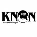 Logo da KNON 89.3 FM