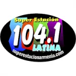 Logo da Super Estación Latina 104.1 FM