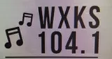 Logo da WXKS 104.1
