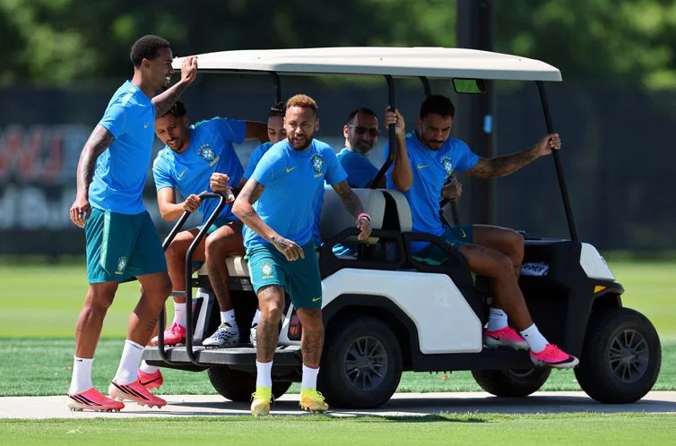 Brasil faz último treino antes de encarar Noruega pelas oitavas