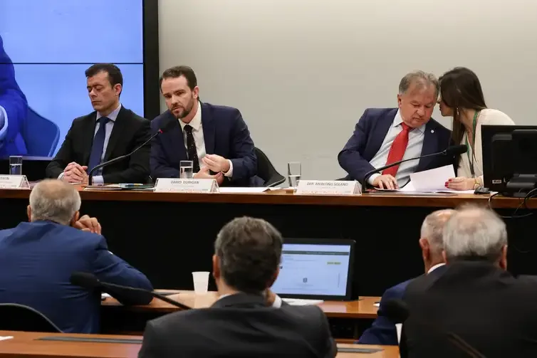 Durigan critica PEC que dá autonomia ao BC por criar “novo Poder"