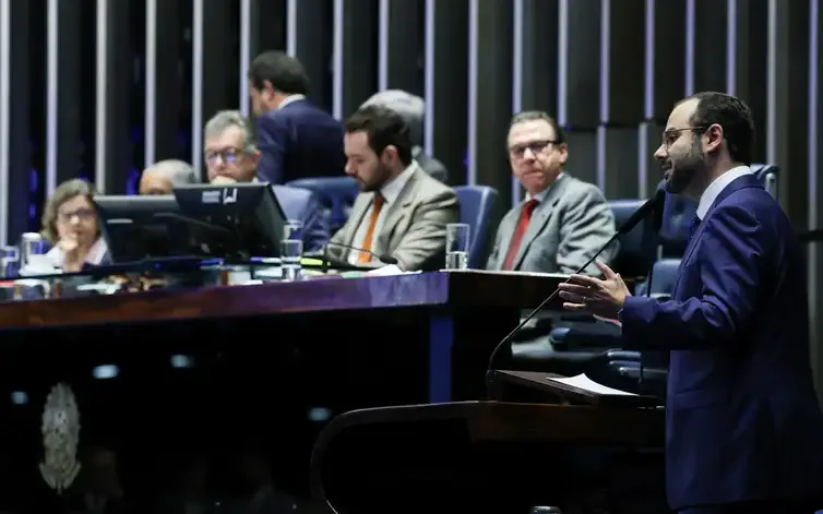 Empresários atacam PEC 6x1 no Senado; sindicatos e governo defendem
