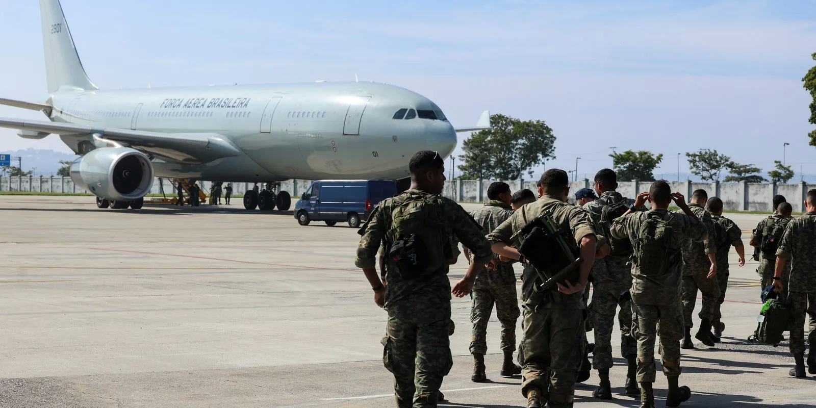 FAB envia militares e 18 toneladas de medicamentos para a Venezuela