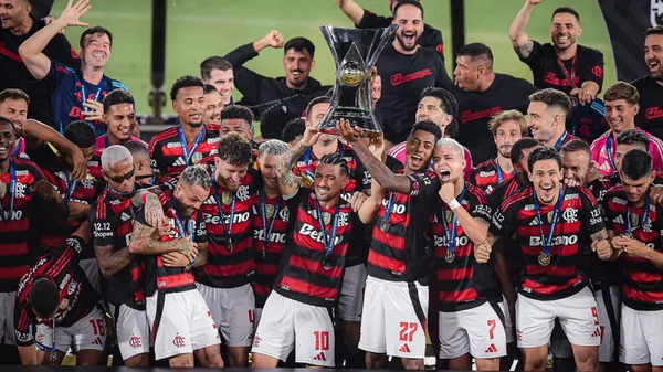 Flamengo bate Ceará, é campeão brasileiro e festeja ano mágico no Maracanã