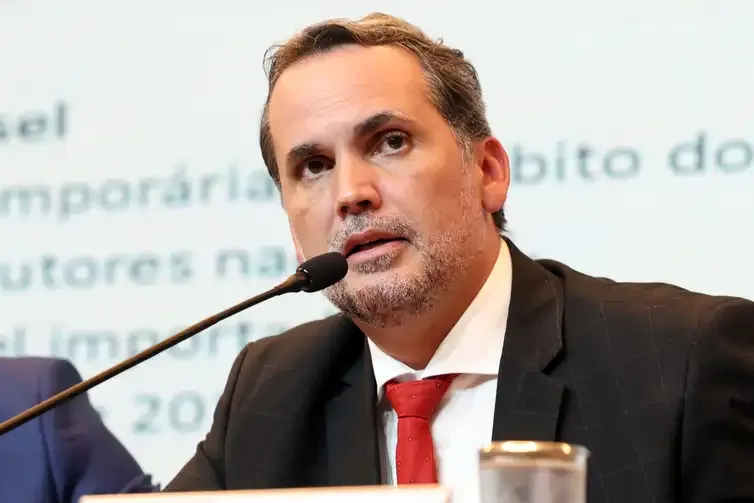 Governo inicia retirada gradual de subsídios aos combustíveis