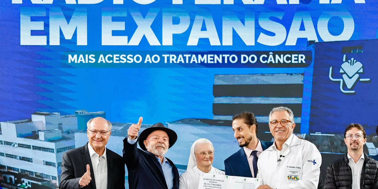 Lula entrega aparelhos de radioterapia em São Paulo