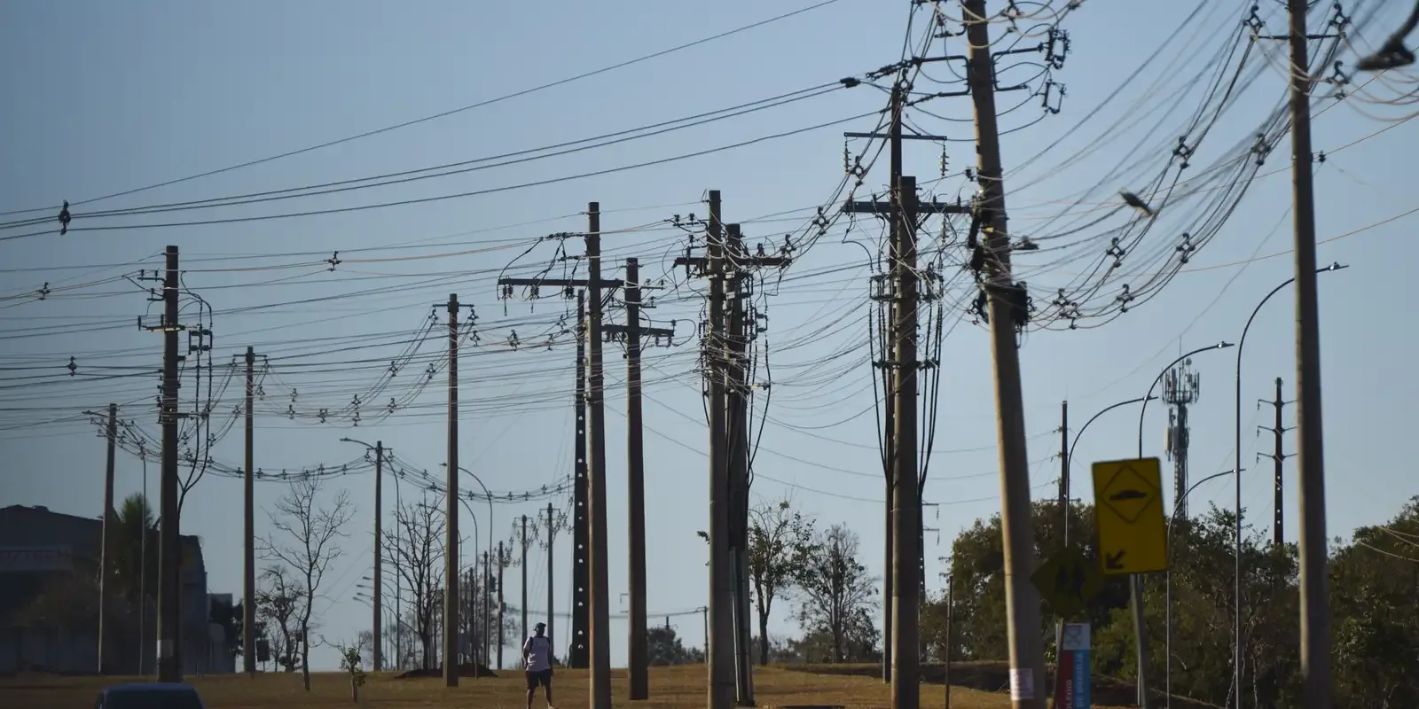 Número de acidentes com a rede elétrica cresceu no Brasil em 2025