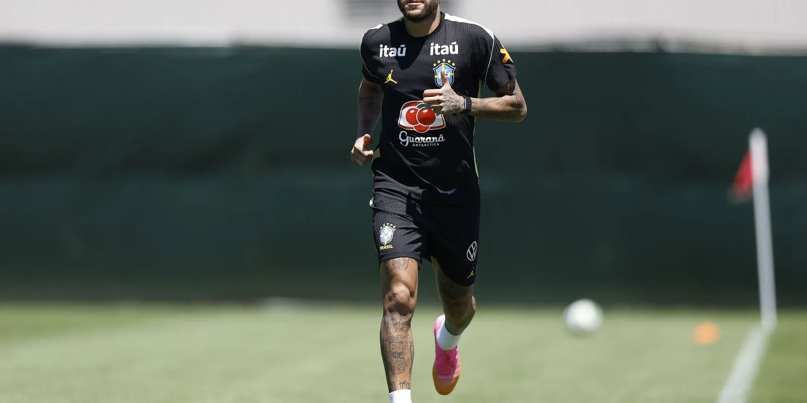 Para "otimizar" recuperação, Neymar está fora do jogo contra o Haiti