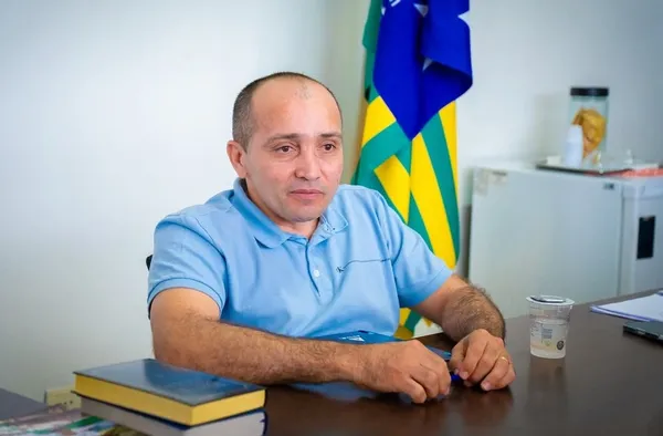 Prefeito de Santa Rosa do Piauí é investigado por nomeações de parentes e contratos suspeitos
