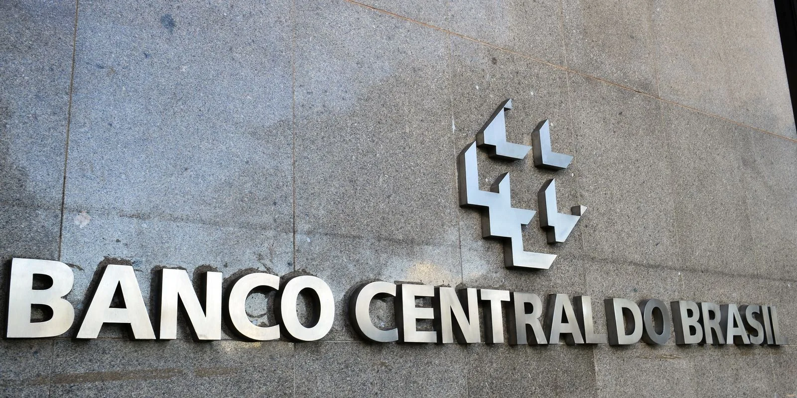 Receita Federal e Banco Central são autorizados a realizar concursos