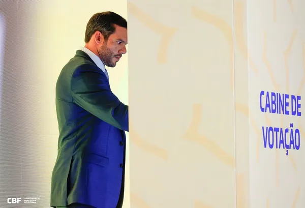 Samir Xaud é eleito novo presidente da CBF; metade dos clubes boicota pleito