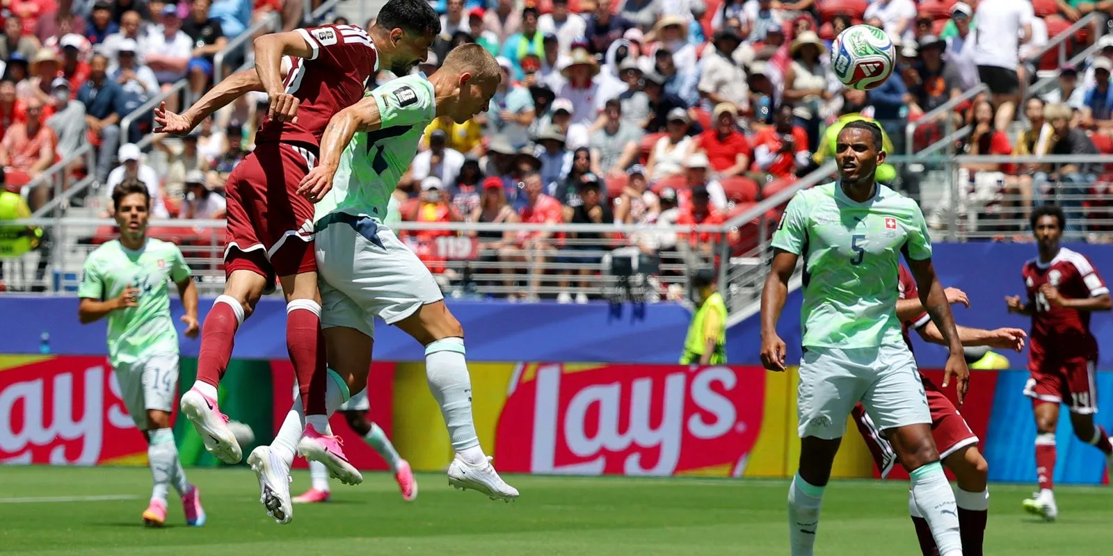 Suíça desperdiça chances e Catar arranca empate no fim pelo Grupo B