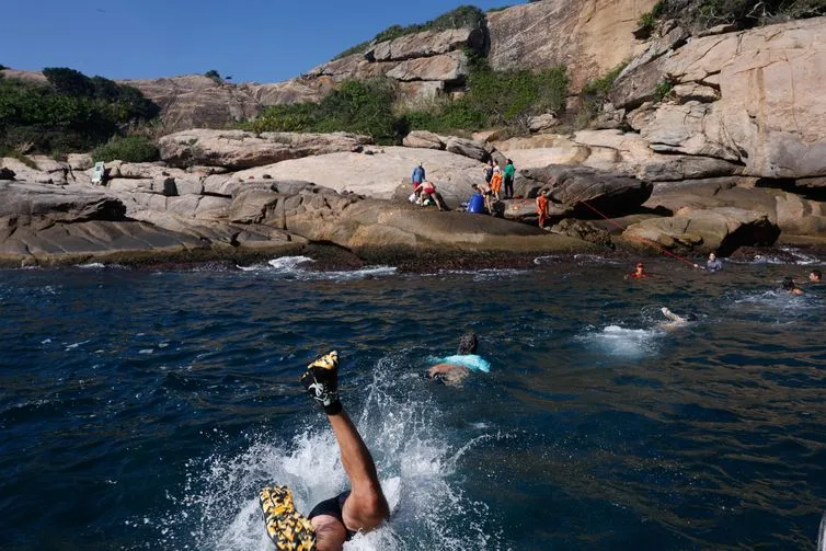 Trilha nas Ilhas Cagarras exige preparo e oferece vista única do Rio