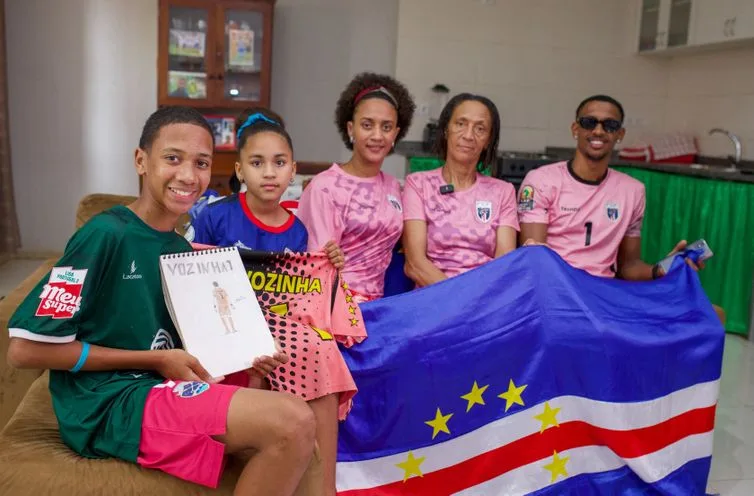 Vozinha e Cabo Verde voltam aos gramados contra o Uruguai