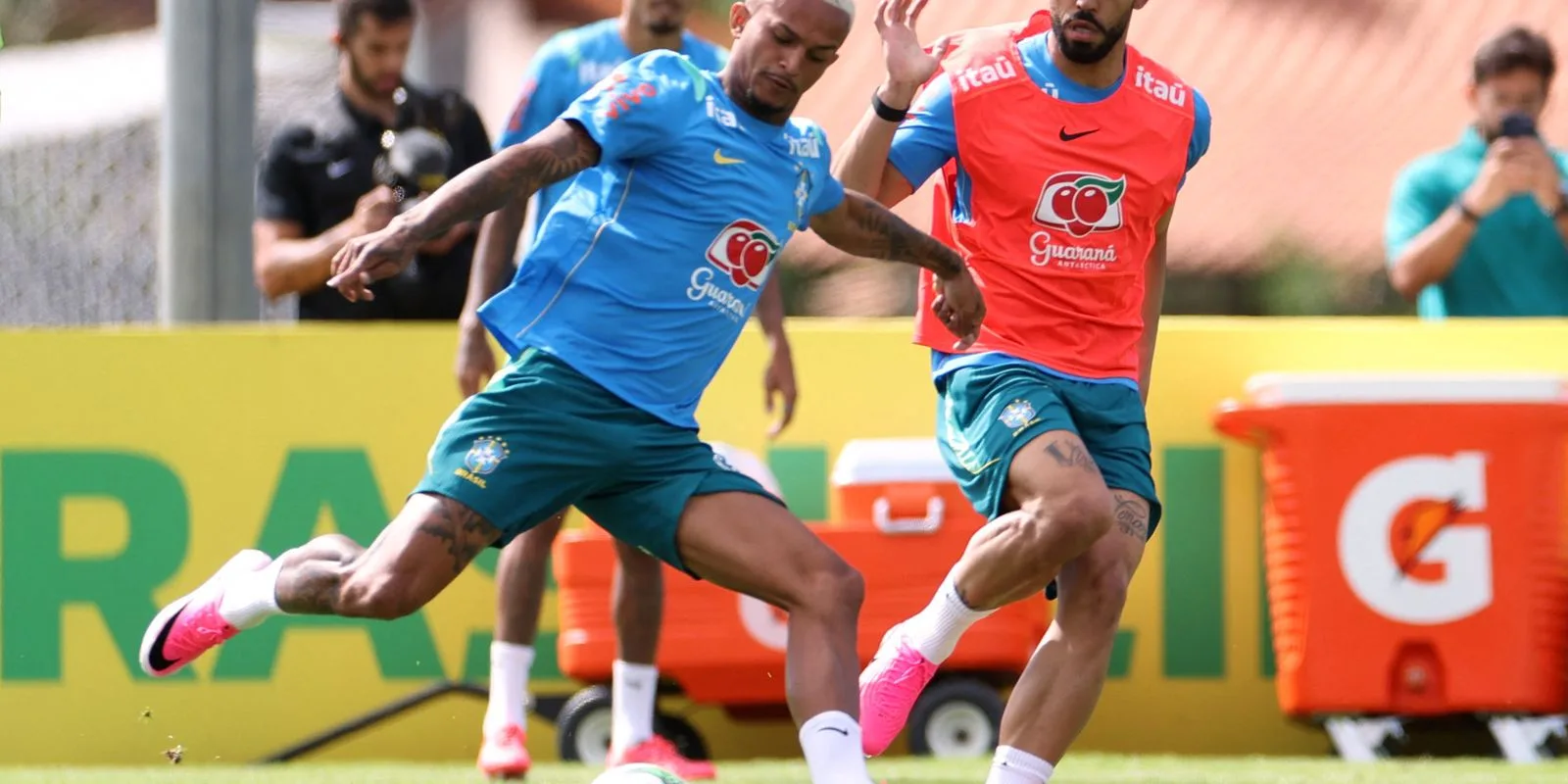 Wesley é cortado da Seleção Brasileira por lesão em amistoso